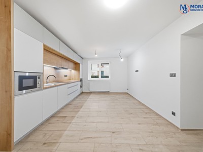 Prodej  rodinného domu 242 m², pozemek 163 m² — photo 4