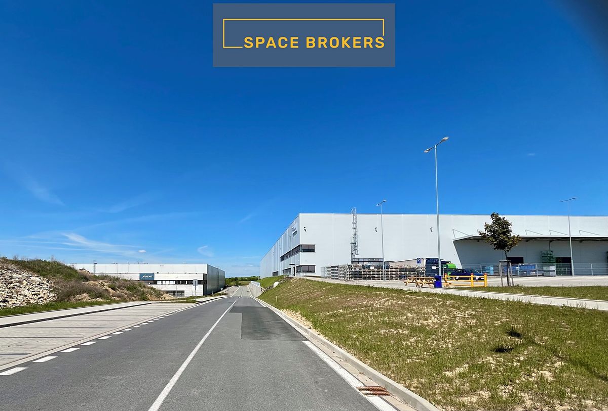 Pronájem skladového prostoru 2000 m²