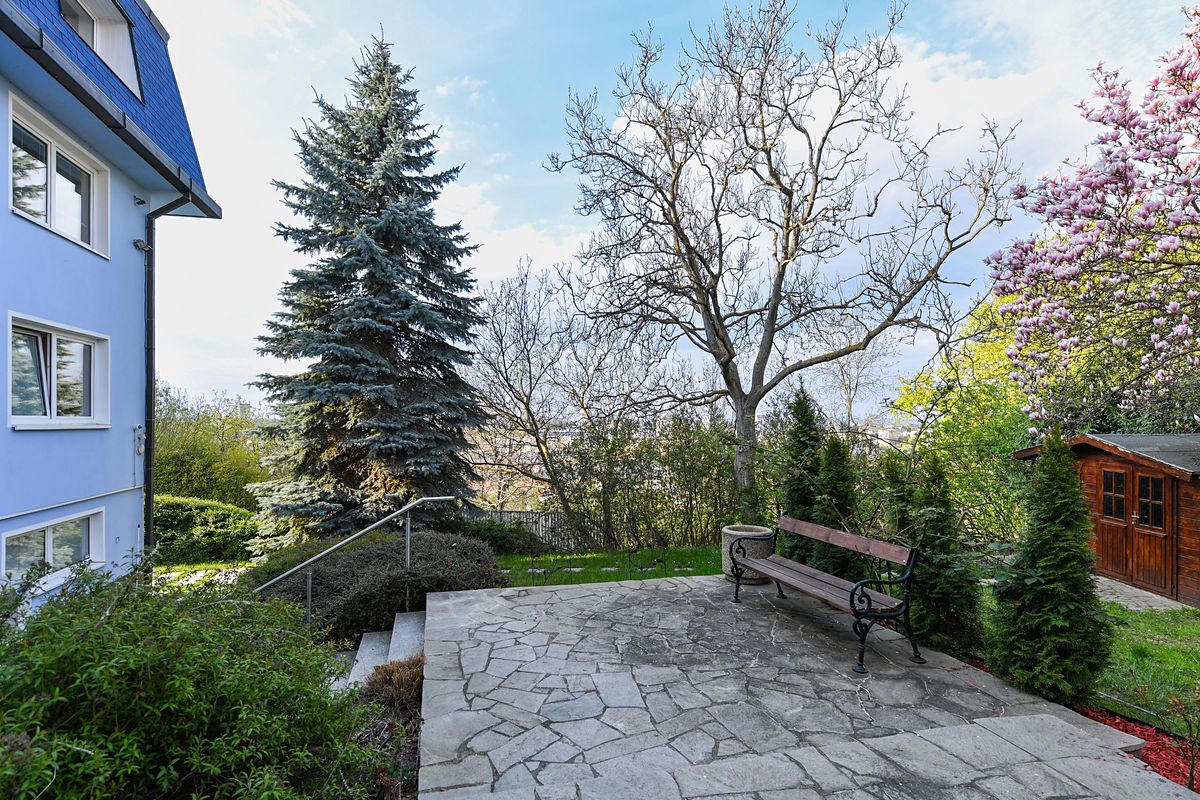 Pronájem rodinného domu 700 m², pozemek 934 m² – fotografie 4