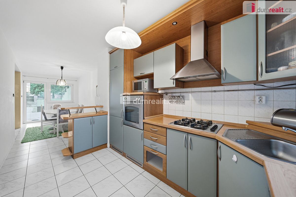 Prodej rodinného domu 280 m², pozemek 262 m² – fotografie 3