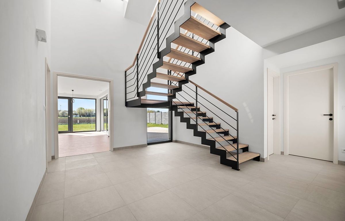 Prodej rodinného domu 180 m², pozemek 675 m² – fotografie 4