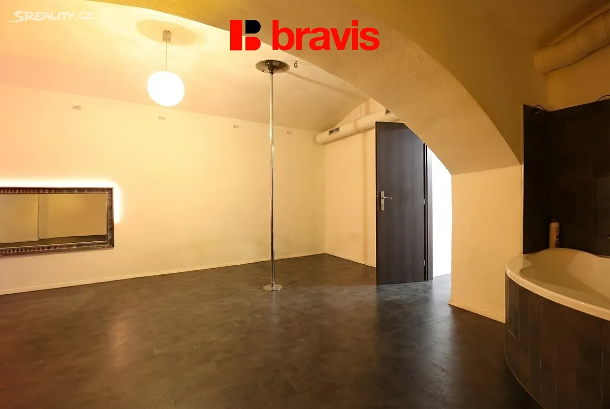 Pronájem obchodního prostoru 140 m², Špitálka