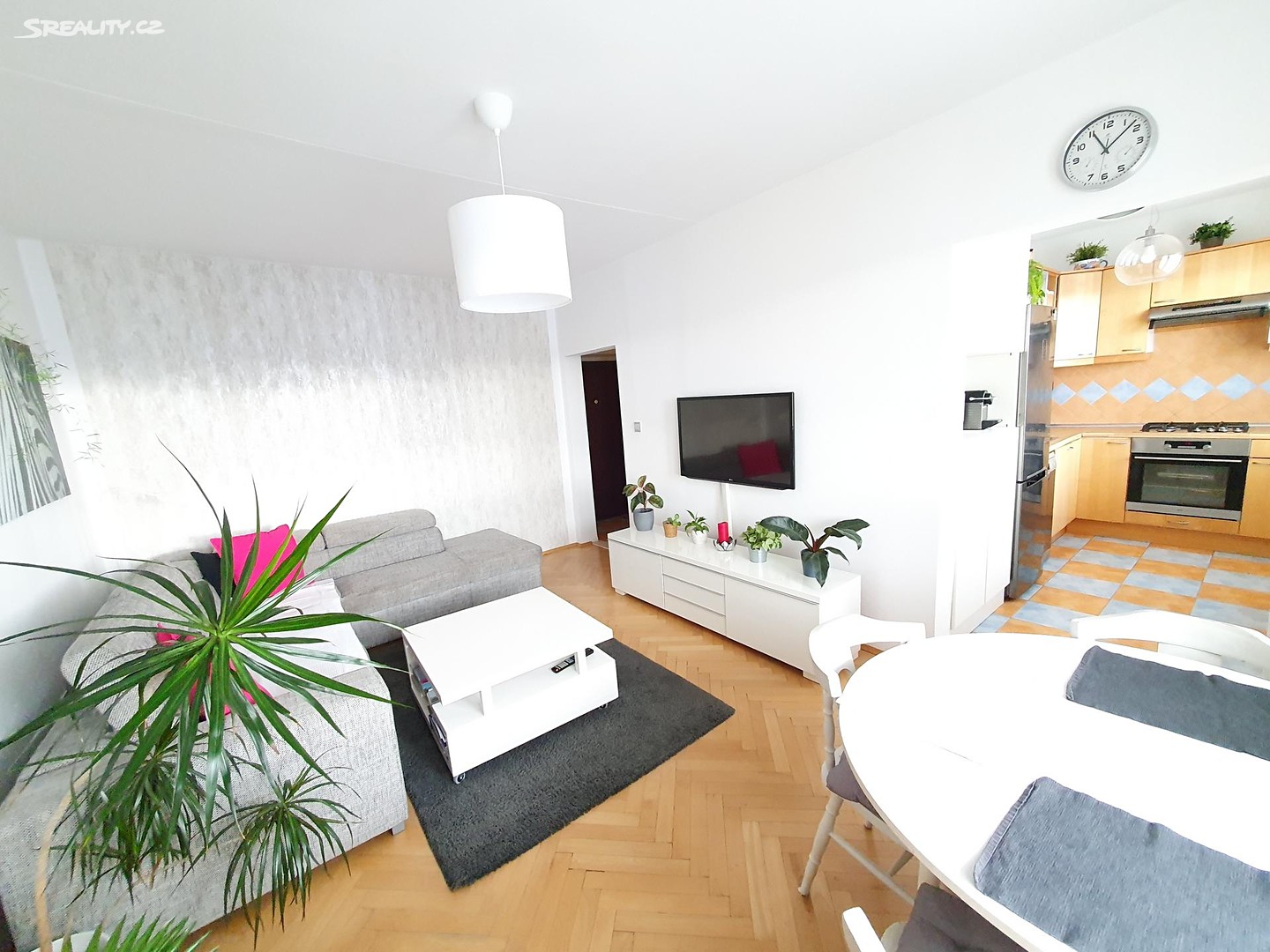 Pronájem bytu 2+1 52 m² – pohled 3