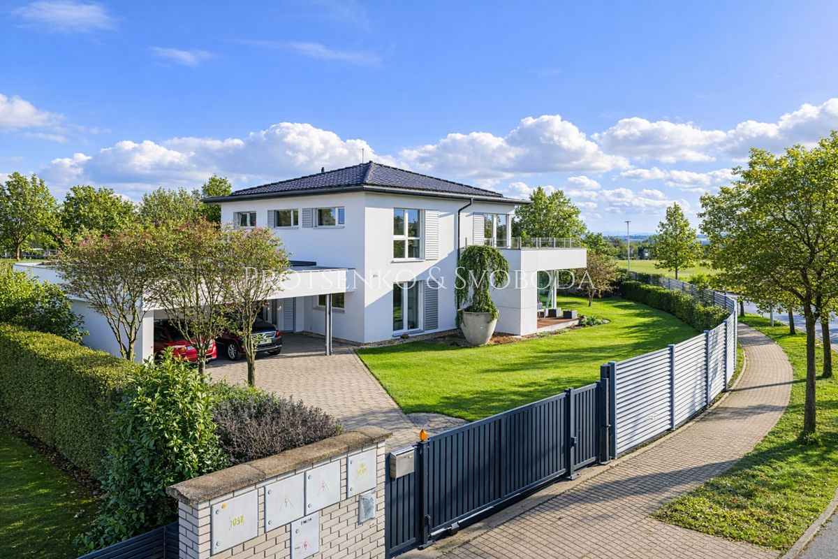 Prodej rodinného domu 206 m², pozemek 1297 m² – fotografie 2