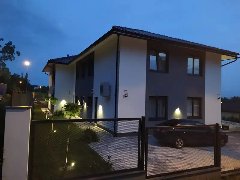Prodej rodinného domu 172 m², pozemek 300 m², Milovice – náhled fotky 2