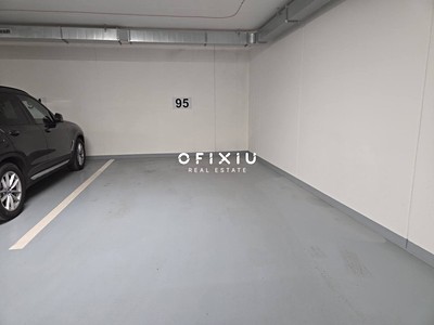 Pronájem garážového stání 20 m²