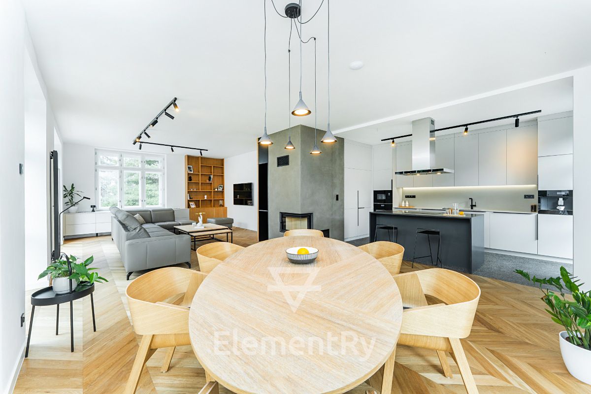 Pronájem bytu 4+kk 137 m² – fotografie 3