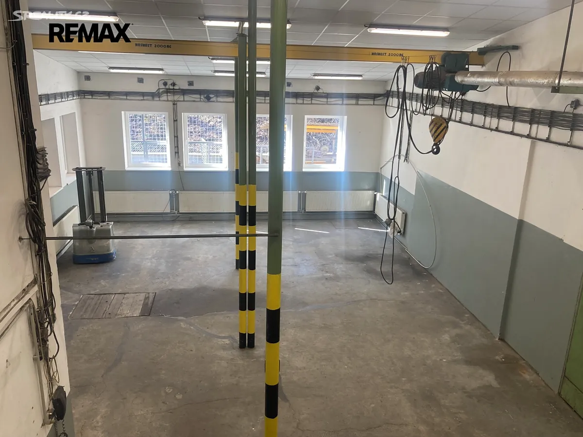 Pronájem skladového prostoru 222 m², Rožnov pod Radhoštěm