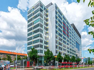 Pronájem kanceláře 463 m²