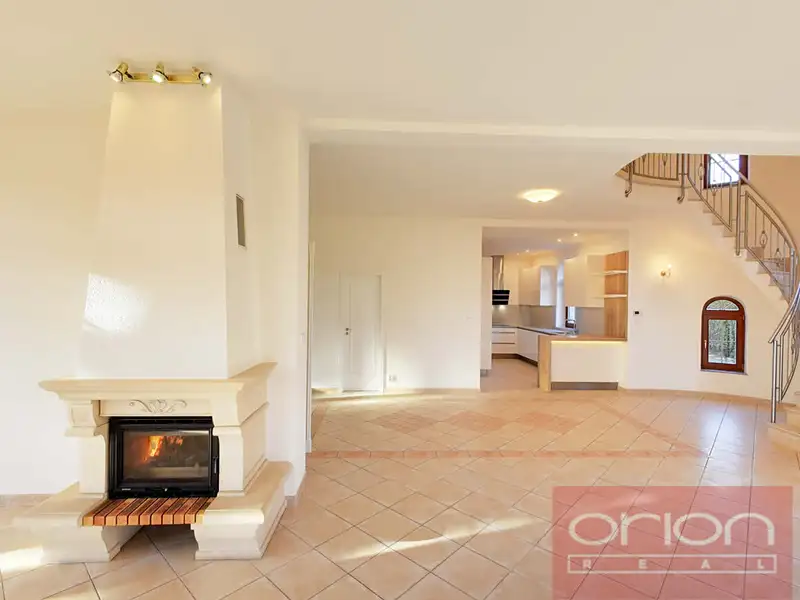 Pronájem rodinného domu 243 m², pozemek 328 m², Praha – náhled fotky 3