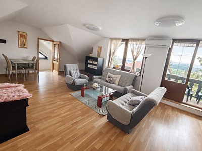 Pronájem bytu 3+1 115 m² (Podkrovní)