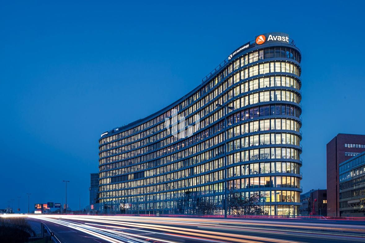 Pronájem kanceláře 859 m²