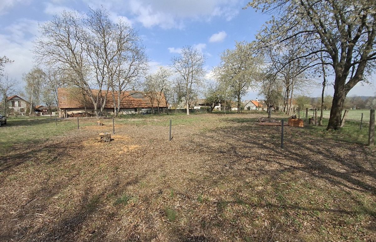 Prodej stavebního pozemku 2666 m² – fotografie 2