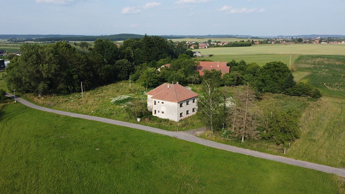Prodej rodinného domu 230 m², pozemek 735 m² – fotografie 3