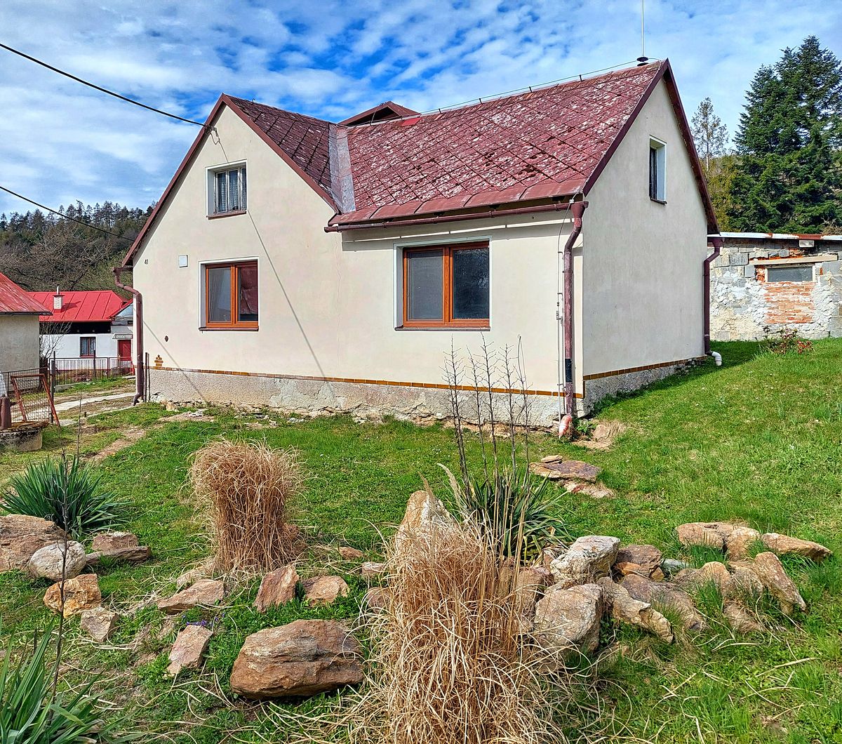 Prodej rodinného domu 144 m², pozemek 1388 m² – fotografie 2