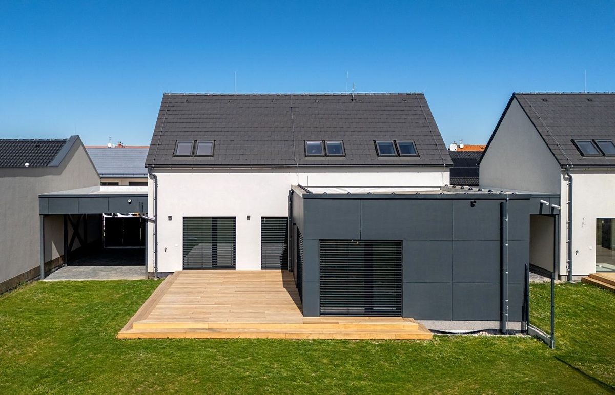 Prodej rodinného domu 180 m², pozemek 675 m² – fotografie 3