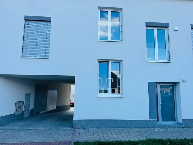 Pronájem garážového stání 13 m², Brno – náhled fotky 2