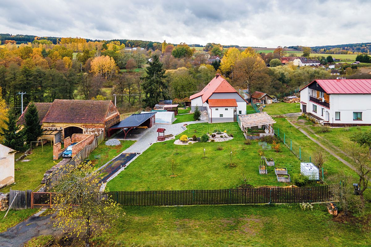 Prodej rodinného domu 162 m², pozemek 1865 m²