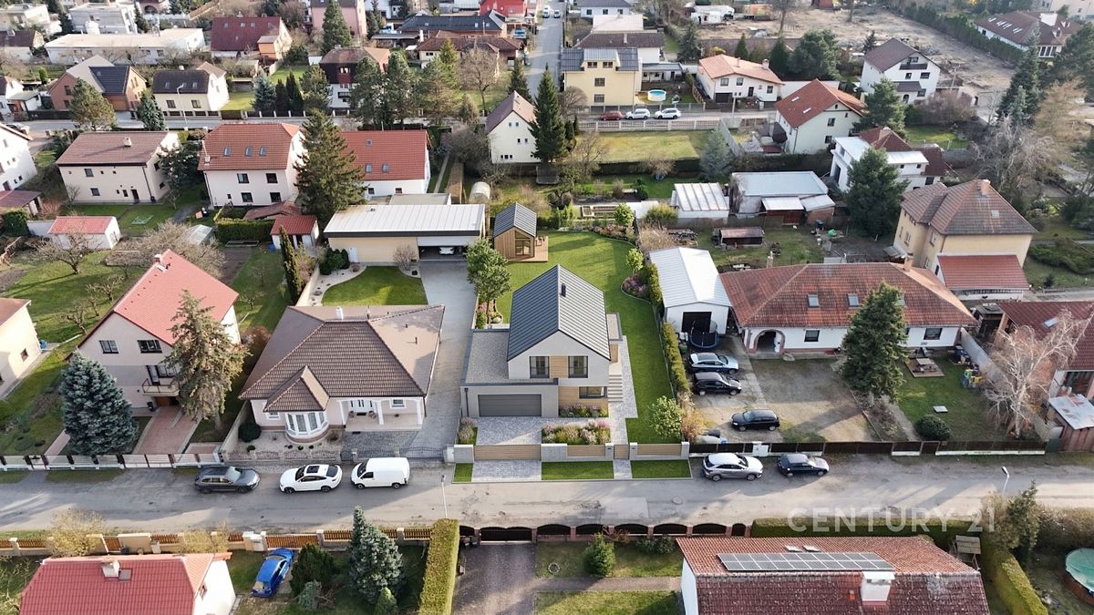 Prodej rodinného domu 225 m², pozemek 901 m² – fotografie 3
