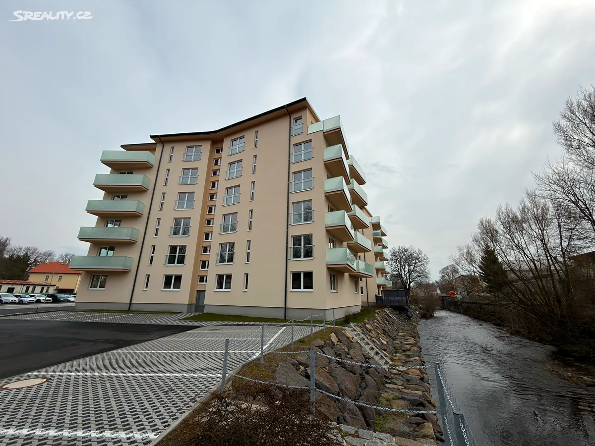 Pronájem bytu 2+kk 55 m² – pohled 2