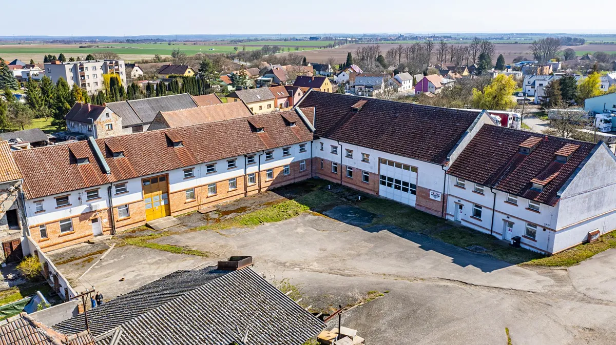 Prodej výrobní haly, prostoru 861 m²