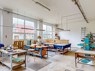 Prodej výrobní haly, prostoru 1 300 m²