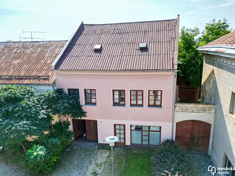 Prodej rodinného domu 300 m², pozemek 507 m², Tovačov – náhled fotky 1