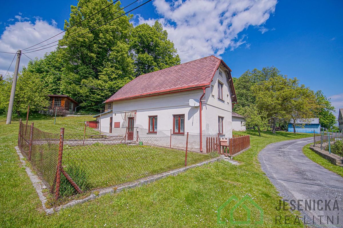 Prodej rodinného domu 115 m², pozemek 754 m²