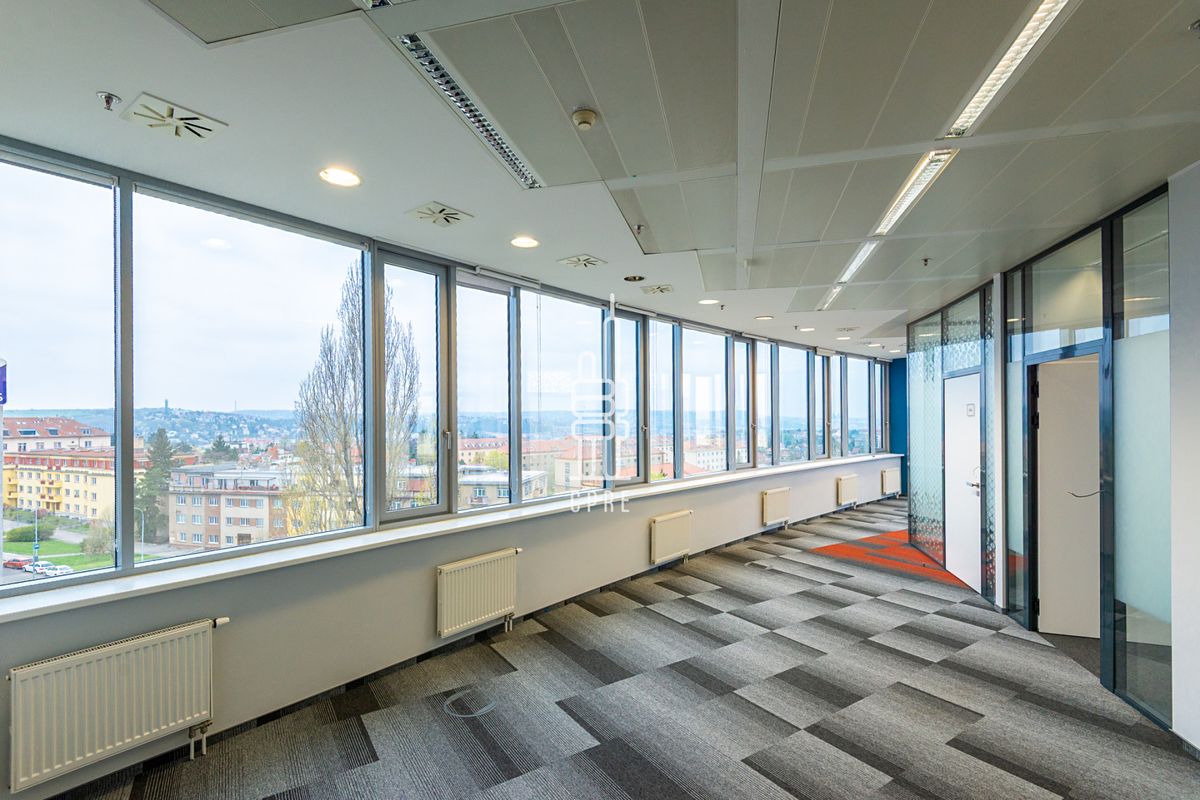 Pronájem kanceláře 631 m² – fotografie 2