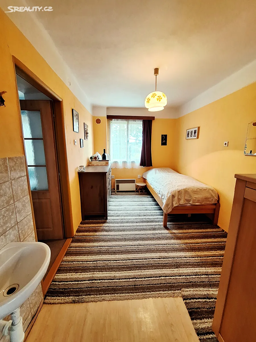 Prodej rodinného domu 192 m², pozemek 950 m² – pohled 5