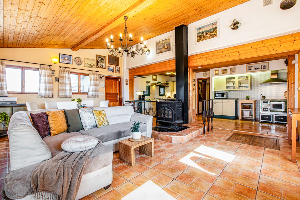 Prodej rodinného domu 183 m², pozemek 2144 m² – fotografie 2