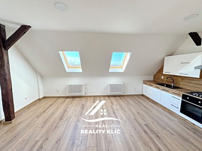 Pronájem bytu 1+kk 50 m² (Podkrovní)