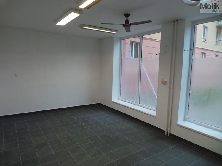 Комерційне приміщення на продаж, 55 м² (3 з 7)
