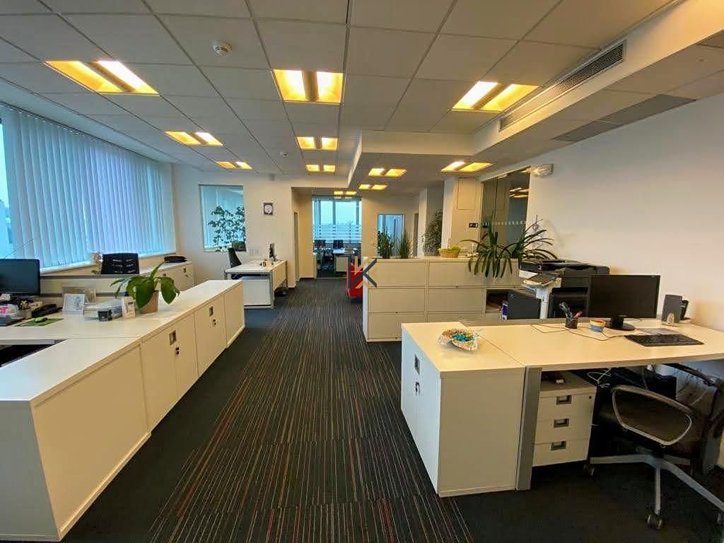 Pronájem kanceláře 277 m² – fotografie 3