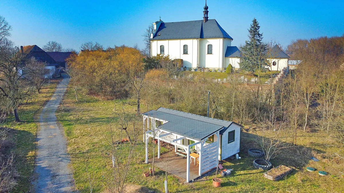 Prodej stavebního pozemku 8684 m²