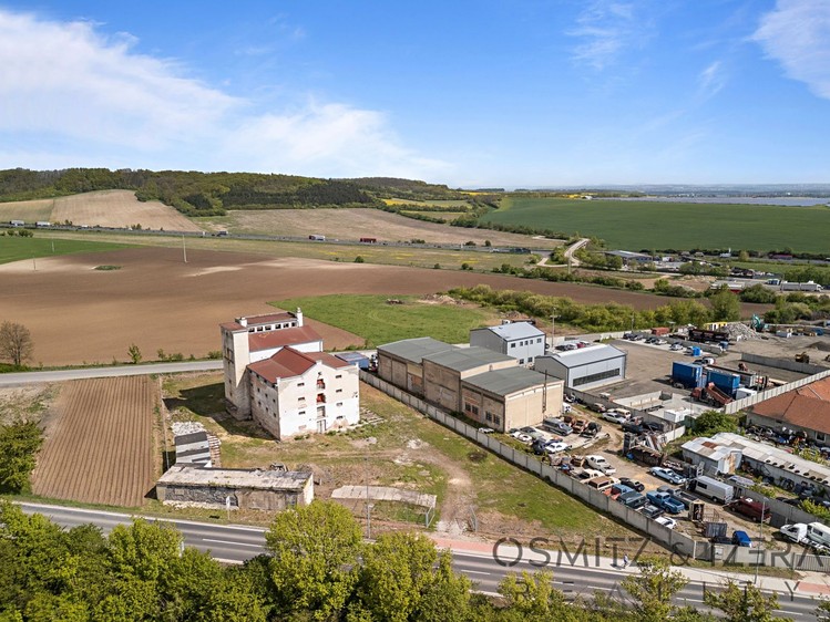 Prodej komerčního prostoru, 3 671 m² (1 z 30)