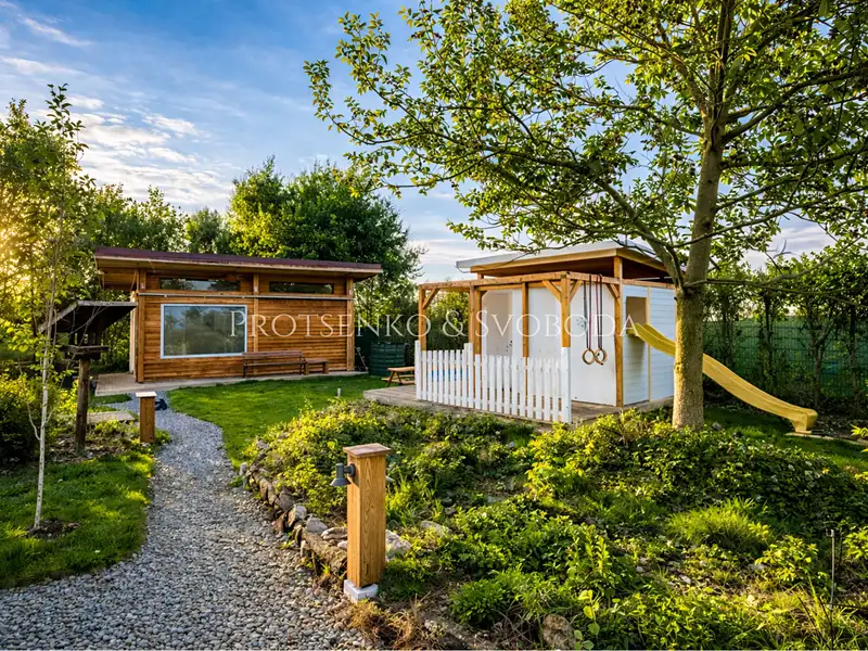 Prodej rodinného domu 181 m², pozemek 1260 m², Líšnice – náhled fotky 2