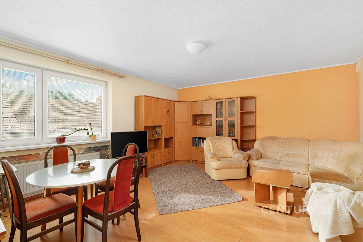Prodej rodinného domu 215 m², pozemek 946 m²