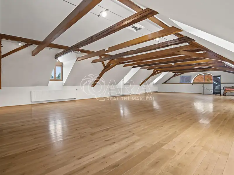 Prodej rodinného domu 470 m², pozemek 277 m², Praha – náhled fotky 2