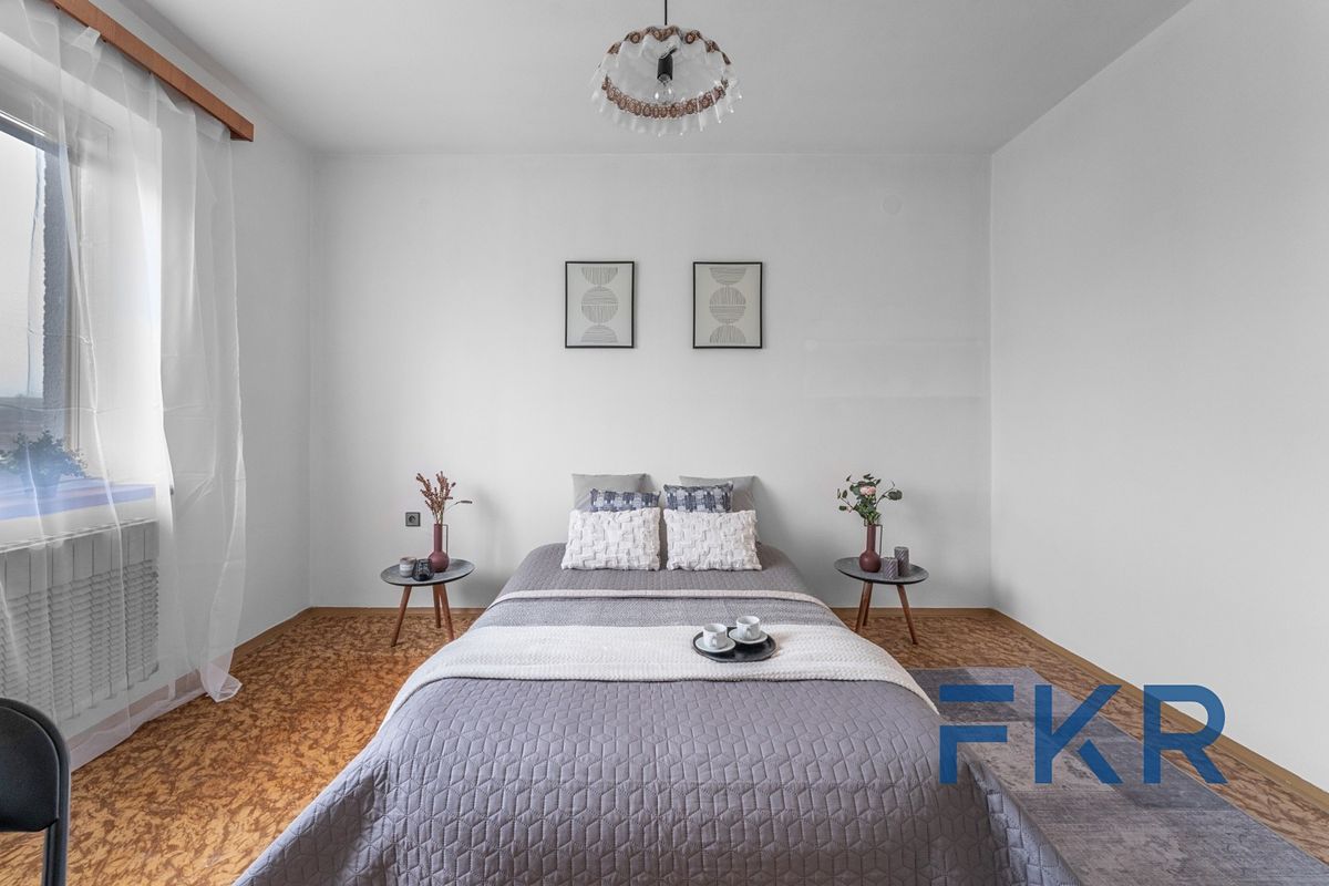 Prodej rodinného domu 234 m², pozemek 1045 m² – fotografie 4