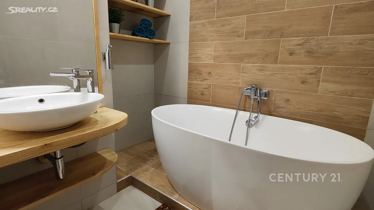 Pronájem bytu 2+1 62 m² – pohled 4