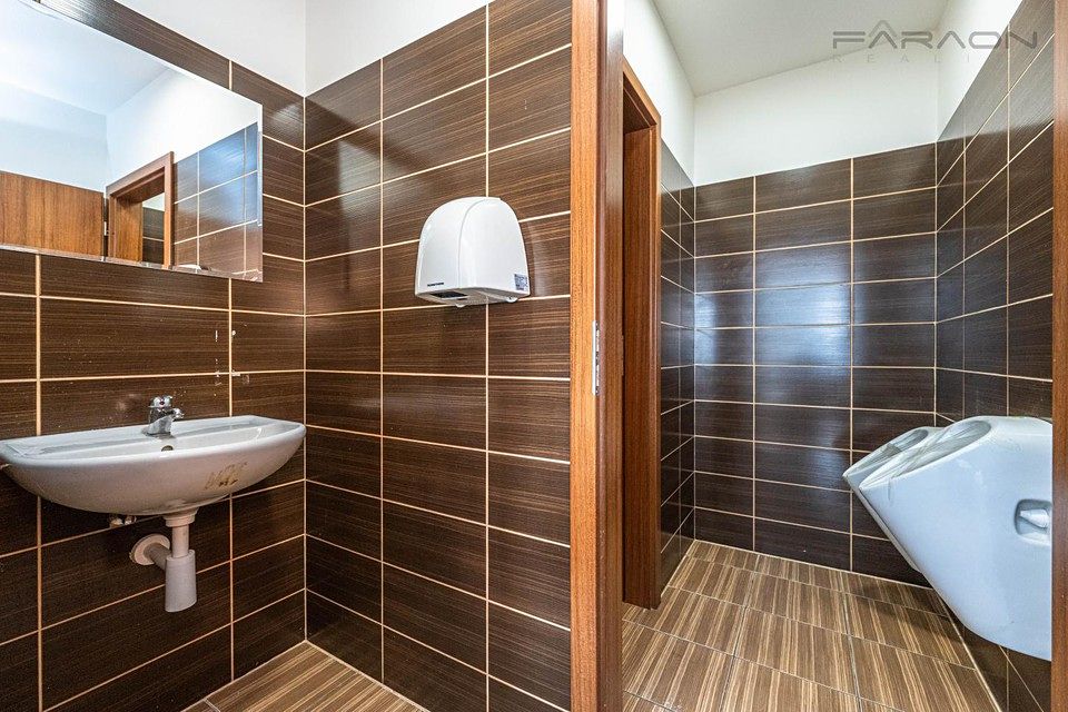 Pronájem obchodního prostoru 102 m² – fotografie 4