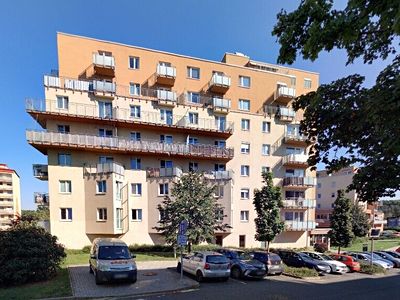 Pronájem garážového stání 15 m²