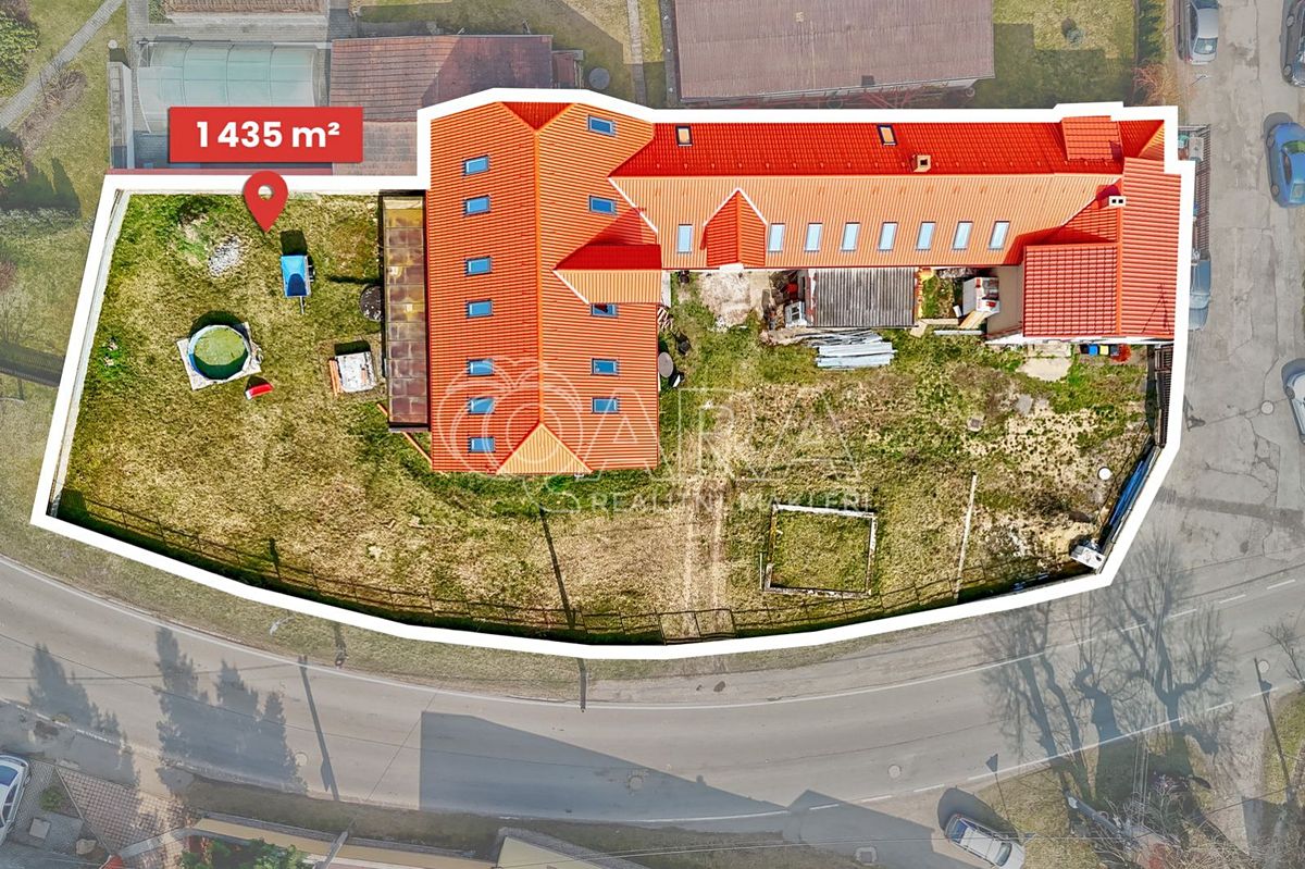 Prodej rodinného domu 340 m², pozemek 1435 m² – fotografie 2