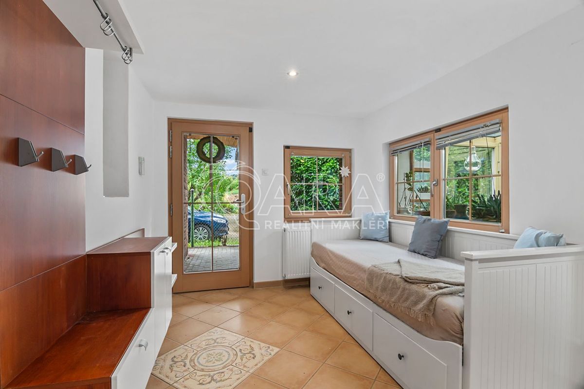 Prodej rodinného domu 199 m², pozemek 836 m² – fotografie 5