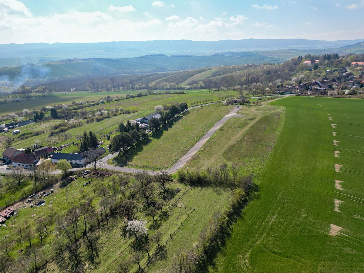 Prodej stavebního pozemku 955 m² – fotografie 3