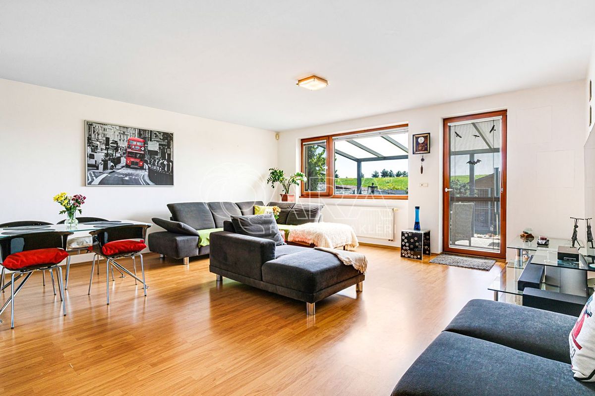 Prodej rodinného domu 174 m², pozemek 275 m² – fotografie 2