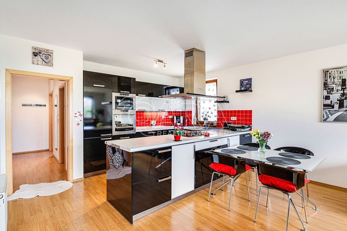 Prodej rodinného domu 174 m², pozemek 275 m² – fotografie 4