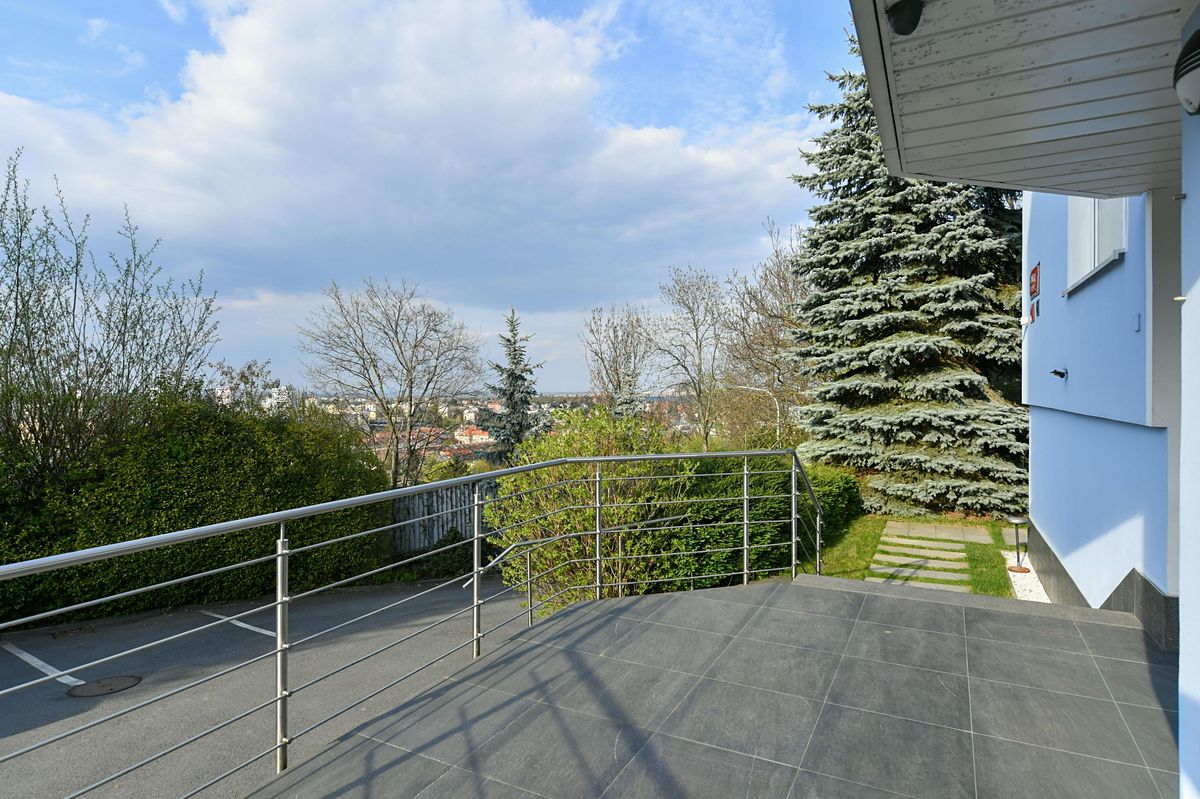 Pronájem obchodního prostoru 700 m² – fotografie 2