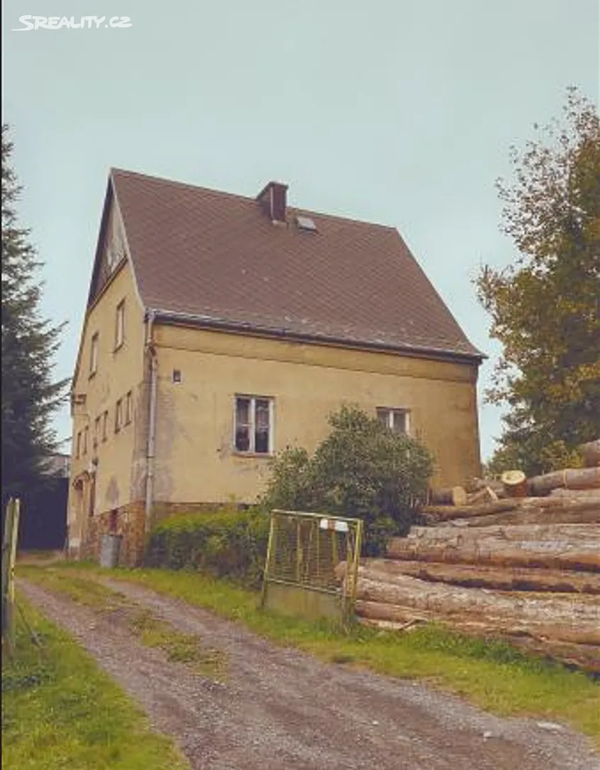 Prodej rodinného domu 180 m², pozemek 1928 m²